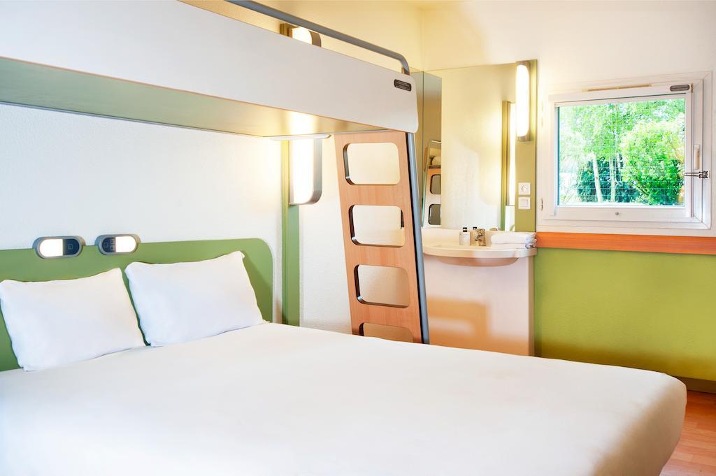 Ibis Budget Givet Zewnętrze zdjęcie