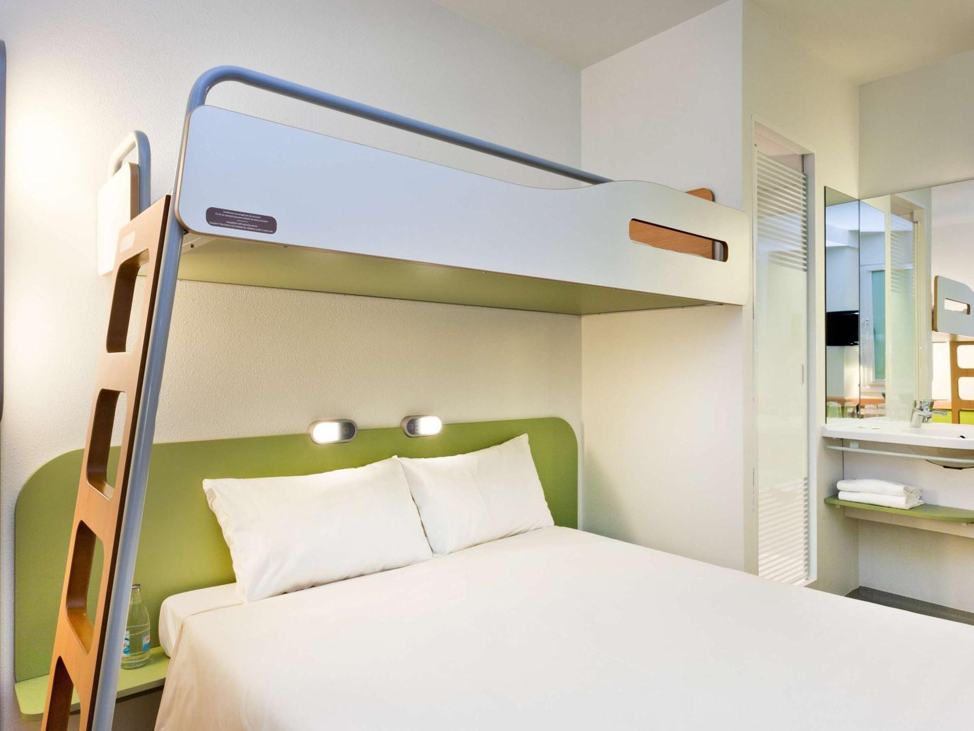 Ibis Budget Givet Zewnętrze zdjęcie