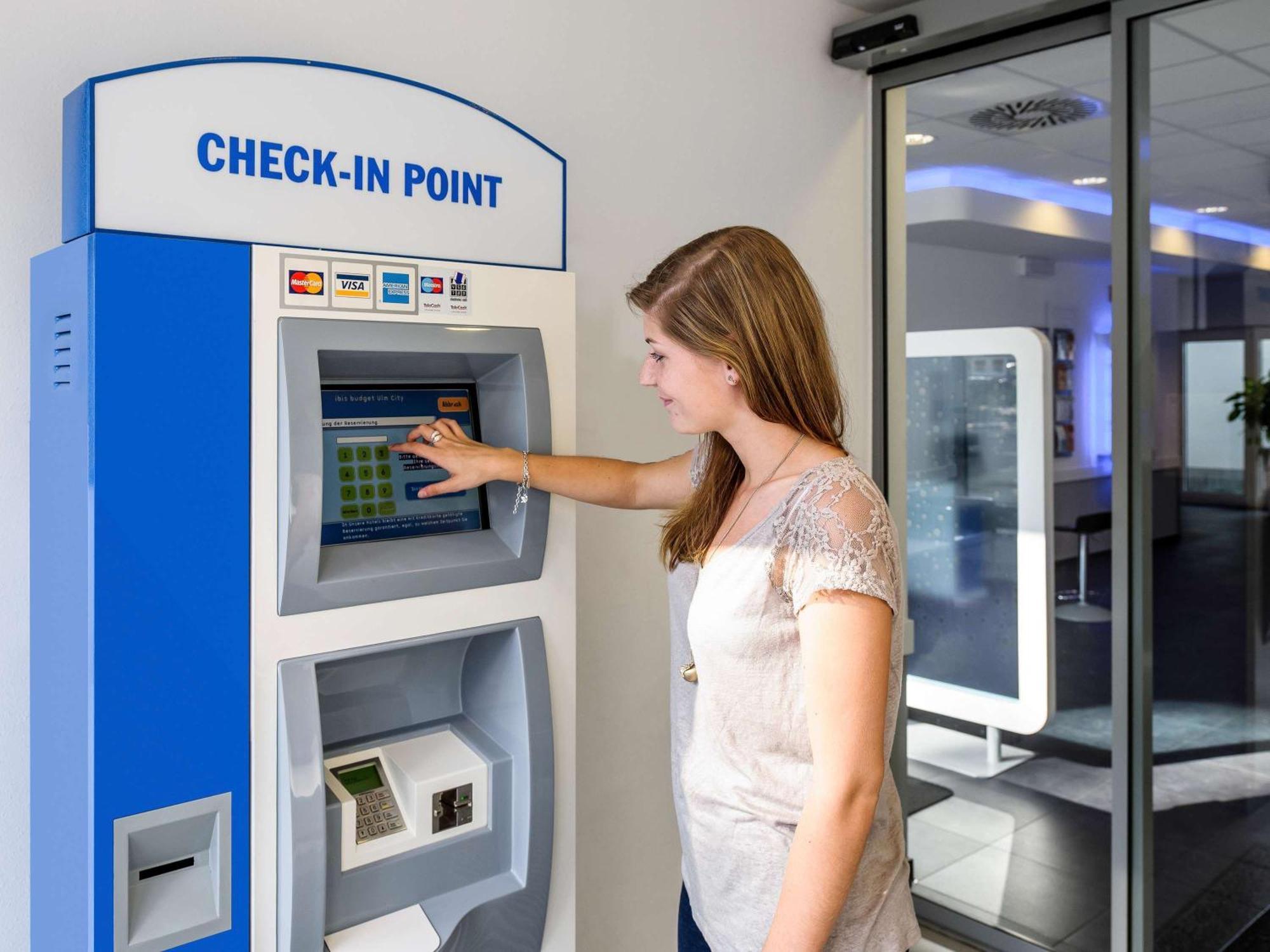 Ibis Budget Givet Zewnętrze zdjęcie