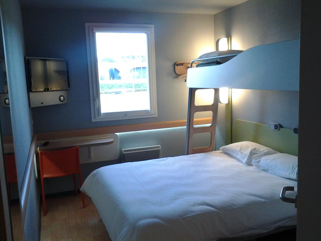 Ibis Budget Givet Zewnętrze zdjęcie