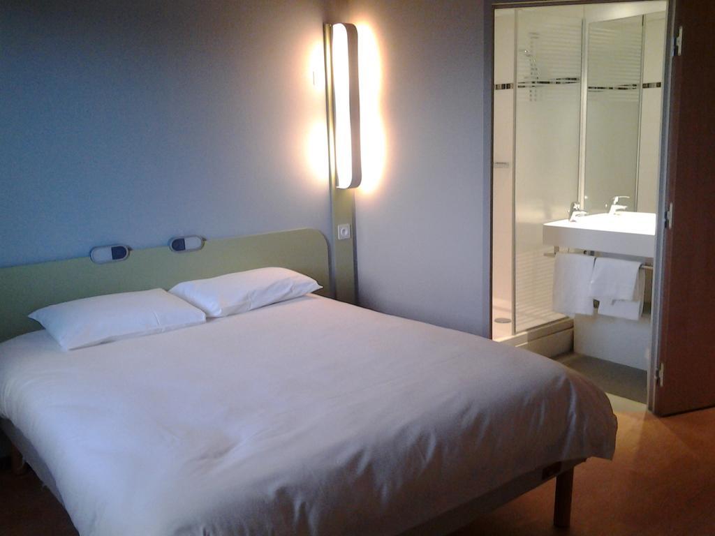 Ibis Budget Givet Zewnętrze zdjęcie