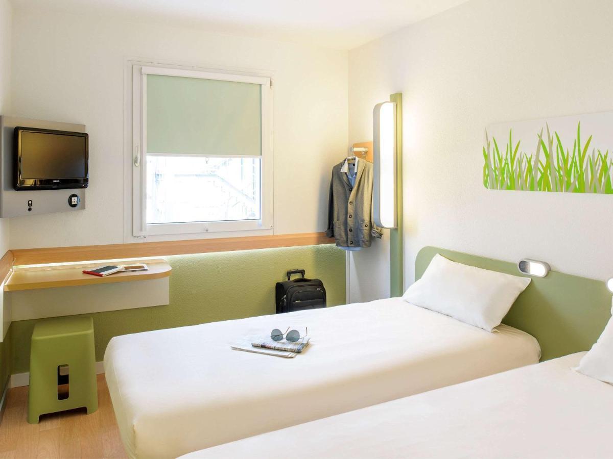 Ibis Budget Givet Zewnętrze zdjęcie