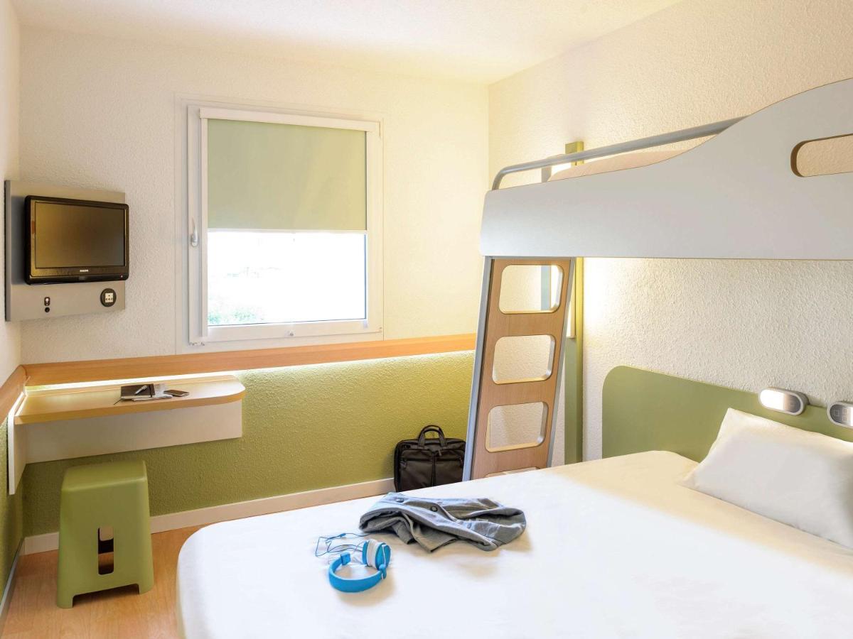 Ibis Budget Givet Zewnętrze zdjęcie
