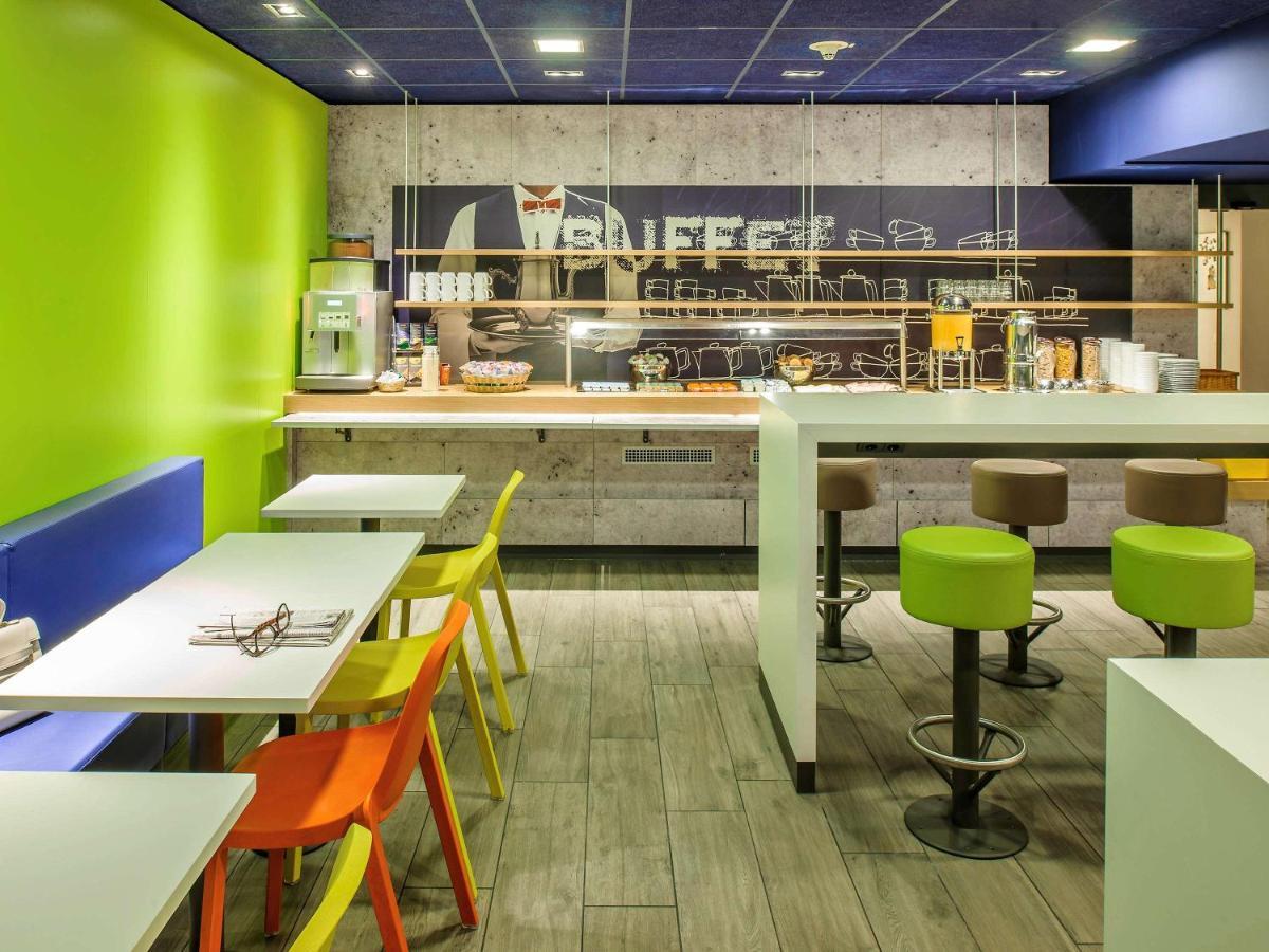 Ibis Budget Givet Zewnętrze zdjęcie