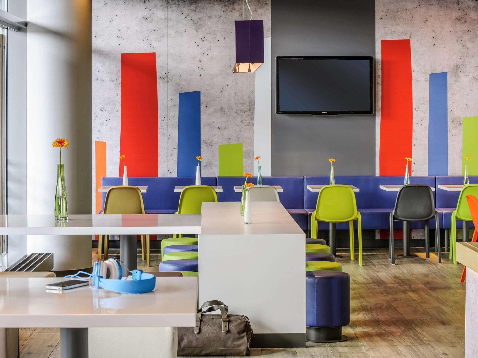 Ibis Budget Givet Zewnętrze zdjęcie